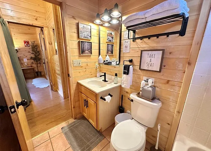 Western Theme! Amazing Spa, Fireplace And Deck! * Overgaard