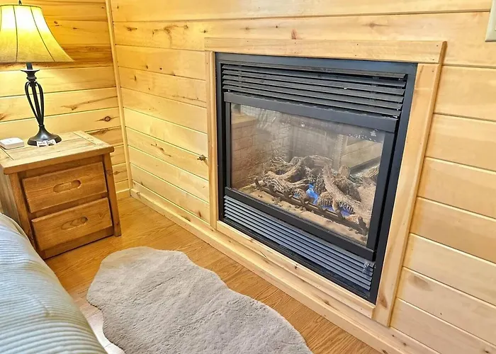 Western Theme! Amazing Spa, Fireplace And Deck! * Overgaard