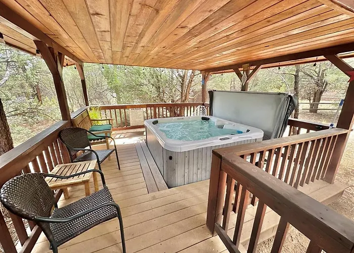Dom wakacyjny Western Theme! Amazing Spa, Fireplace And Deck! Overgaard