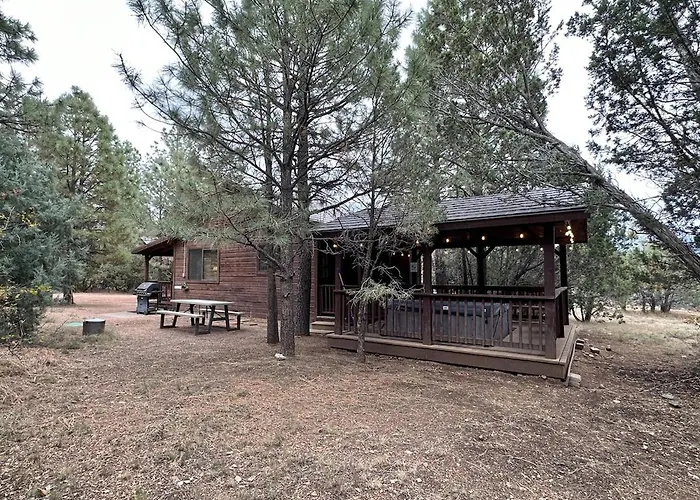Western Theme! Amazing Spa, Fireplace And Deck! *