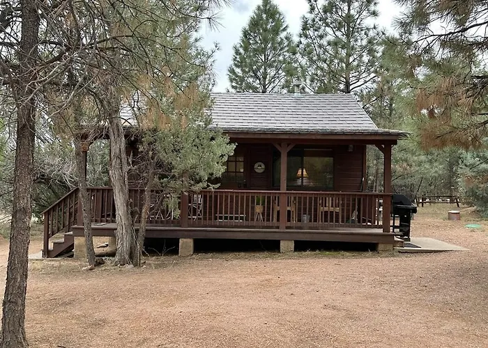 Western Theme! Amazing Spa, Fireplace And Deck!