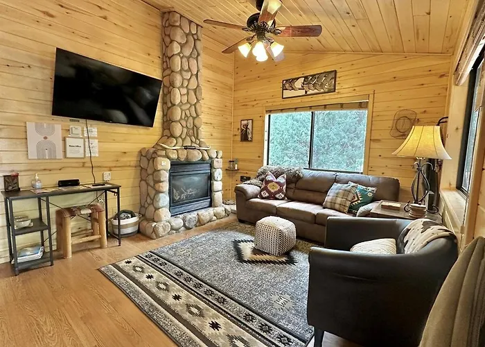 Western Theme! Amazing Spa, Fireplace And Deck! Overgaard