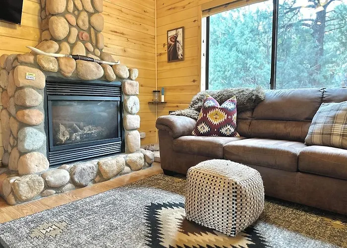 Western Theme! Amazing Spa, Fireplace And Deck! Overgaard